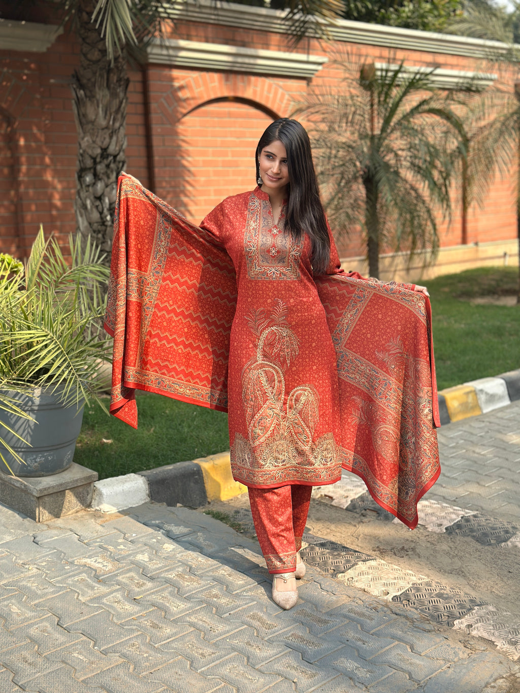 Buta Royale - Label Tu Hai