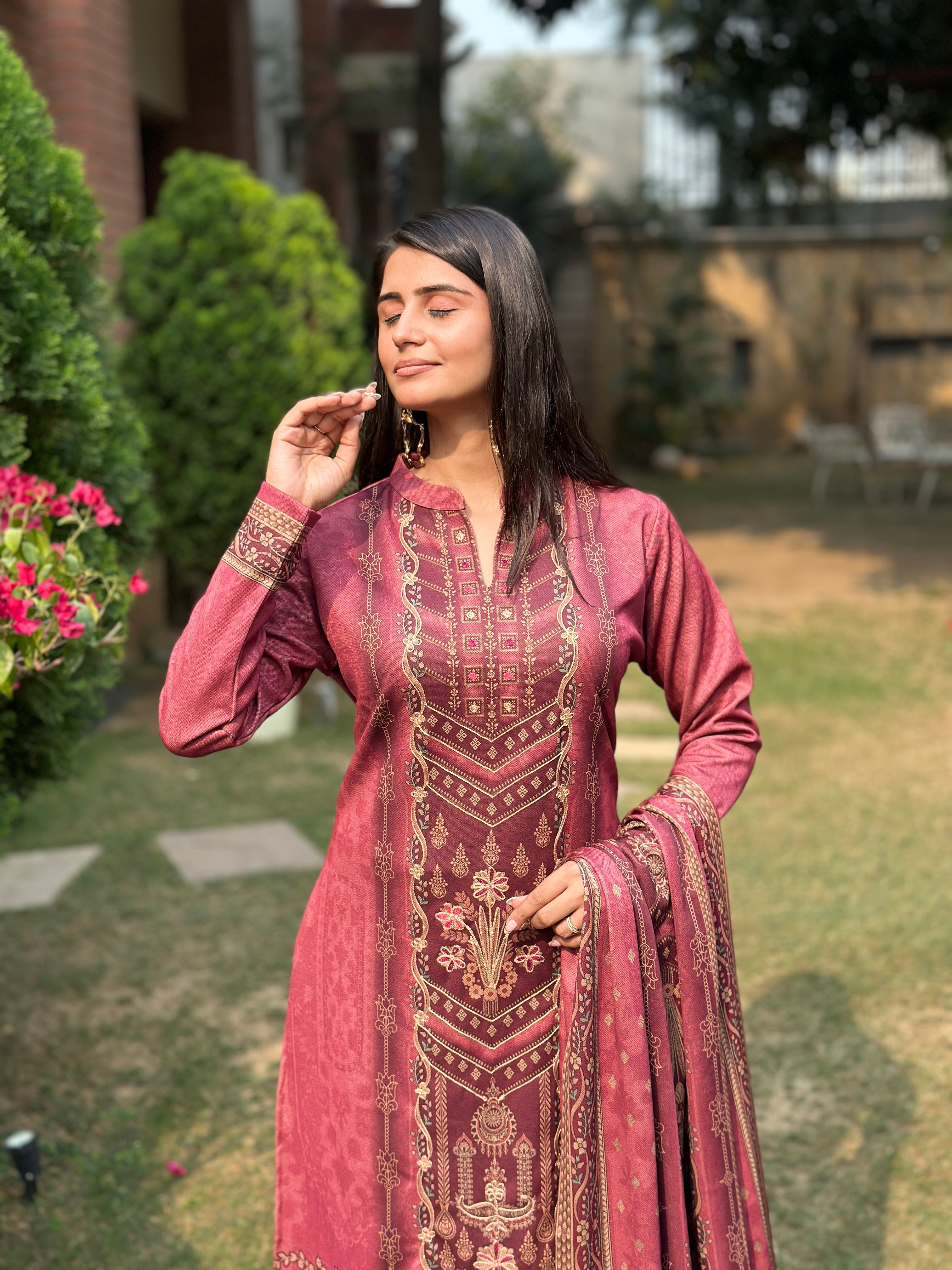 Gulabi Palace - Label Tu Hai