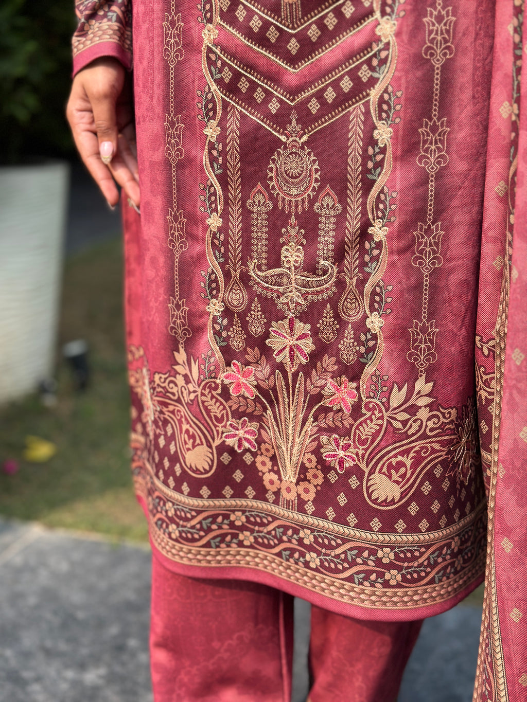 Gulabi Palace - Label Tu Hai