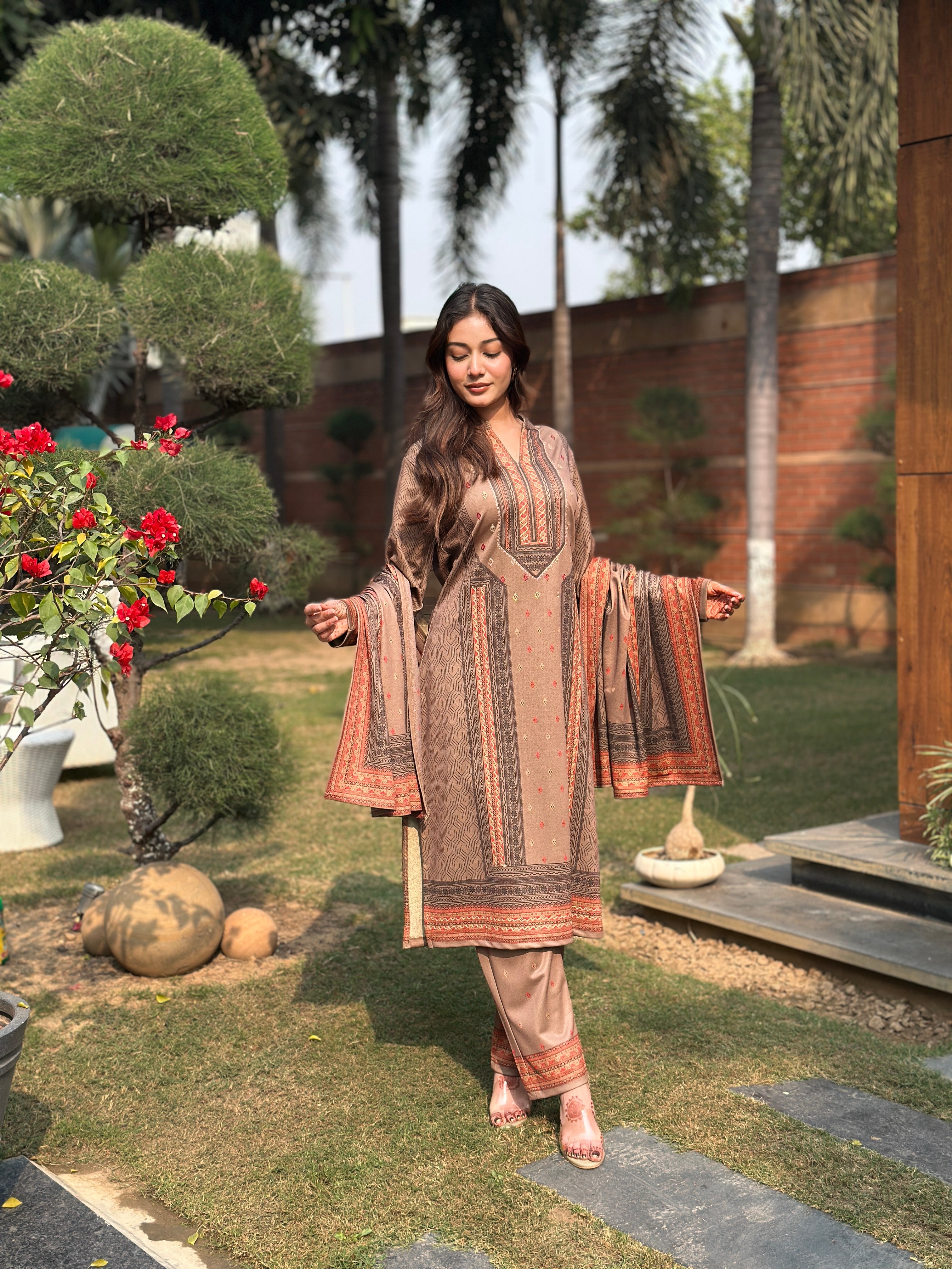 Crown Mesh - Label Tu Hai