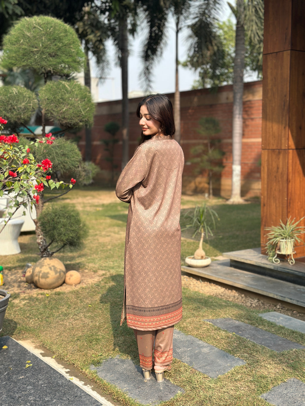 Crown Mesh - Label Tu Hai